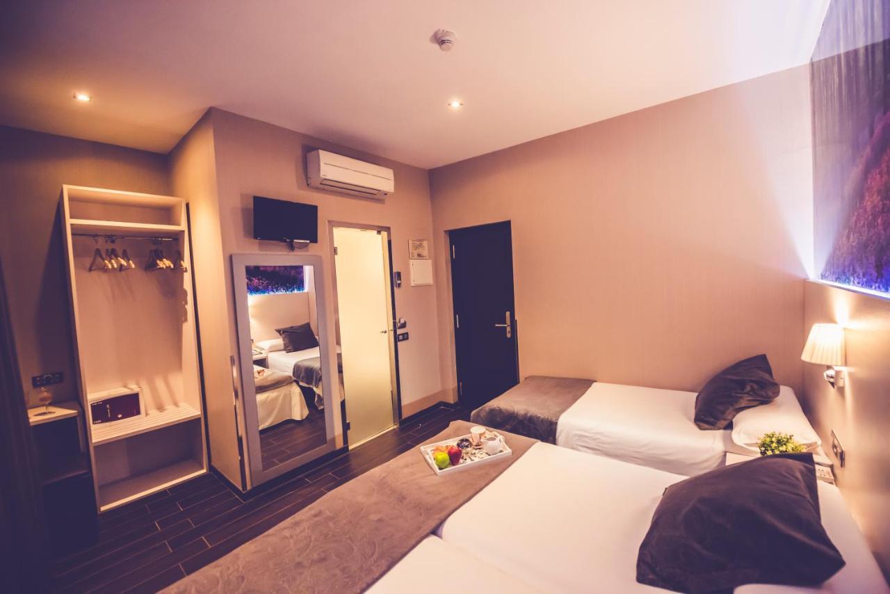 Hostal Prado Madrid Exteriör bild