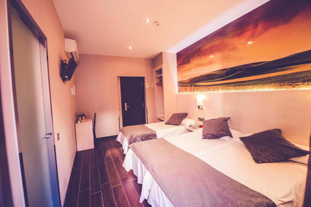 Hostal Prado Madrid Exteriör bild